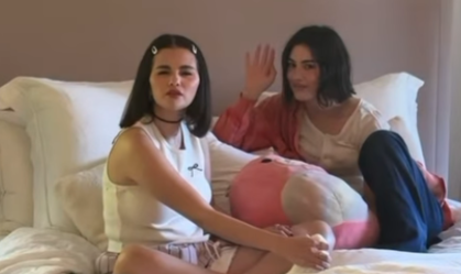 Selena Gomez e Gracie Abrams aparecem juntas em vídeo e fãs especulam feat