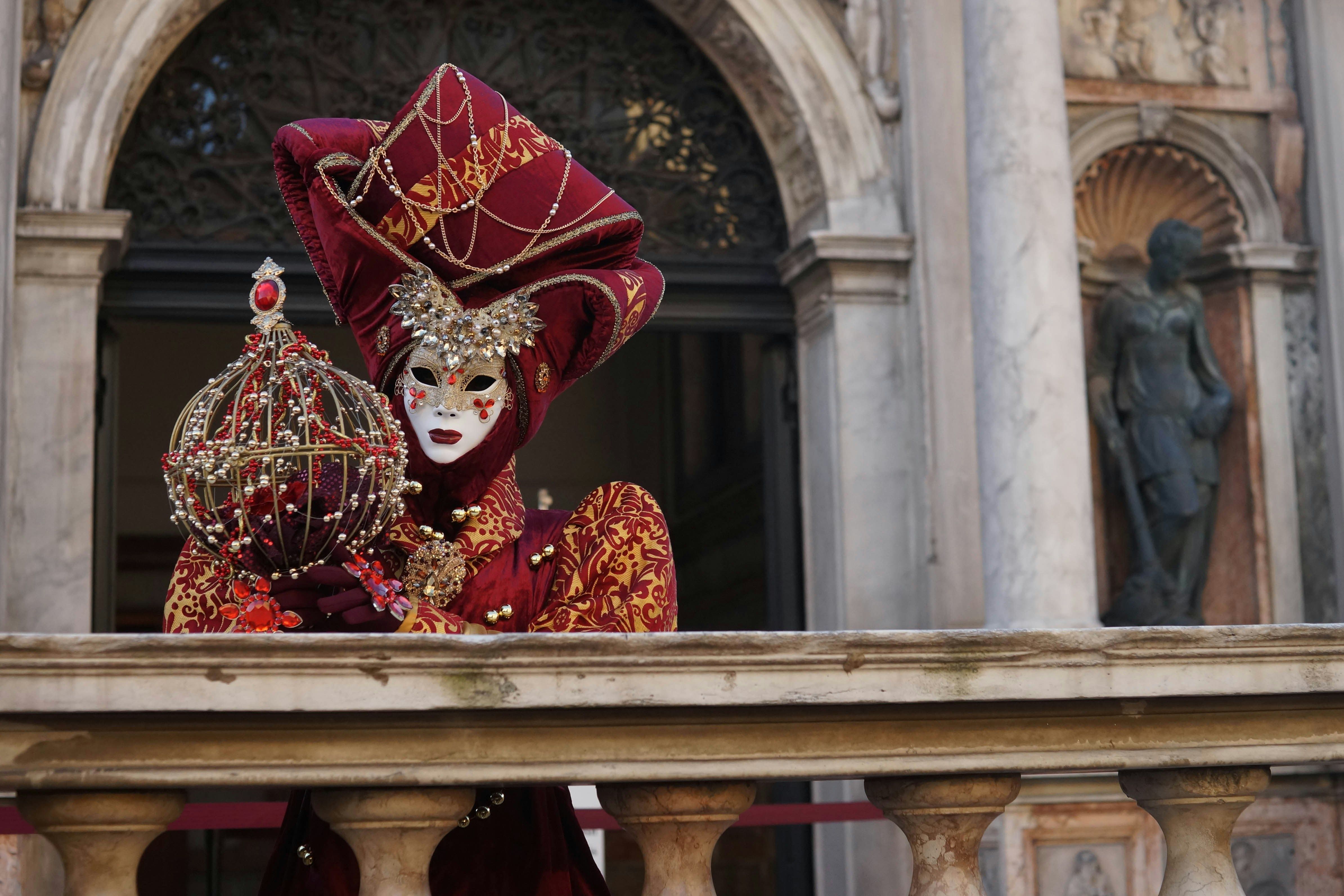 La Festa Veneziana, o carnaval italiano • Graham Guenther/Unsplash
