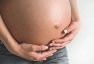 Perda de bebê com gestação avançada: entenda possíveis causas de óbito