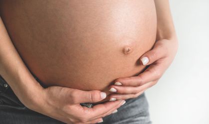 Perda de bebê com gestação avançada: entenda possíveis causas de óbito
