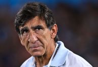 Técnico do Racing projeta jogo da volta contra o Botafogo: "Uma guerra"