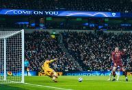 Manchester City bate Tottenham com gol histórico de Haaland