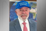 "Guerra dos bonés": Lula aparece com acessório usado por aliados