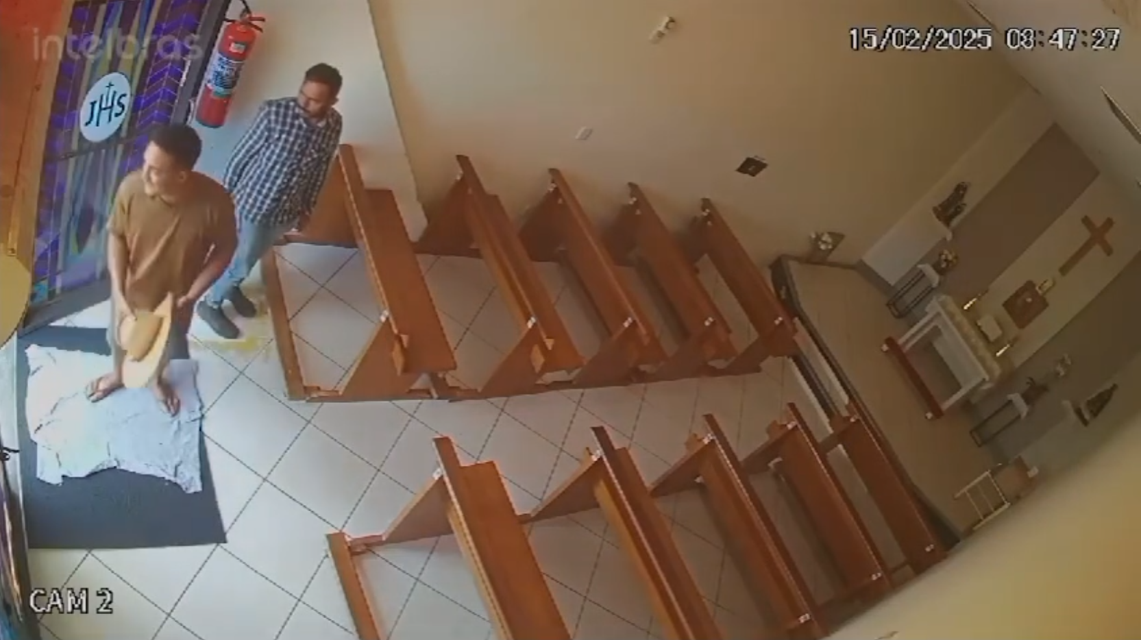 Homem é flagrado furtando dinheiro de dízimo em igreja no MT