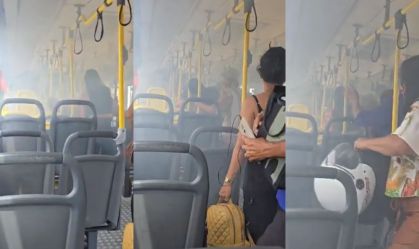Vídeo: Celular pega fogo no bolso de passageira dentro de ônibus no ES