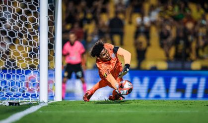 Hugo Souza pegou pênalti contra o Novorizontino