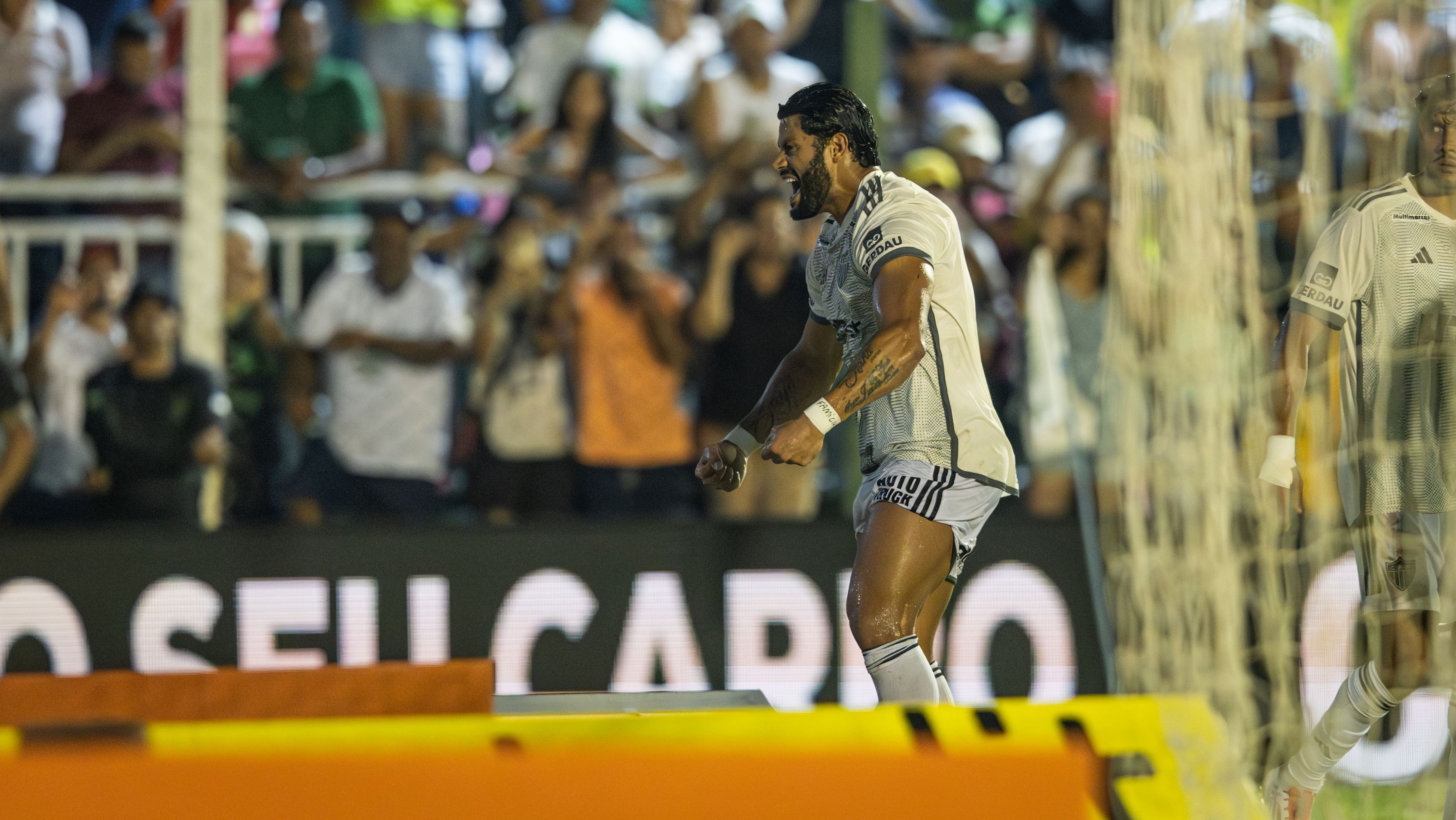 Hulk comemorando gol sobre o Tocantinópolis pela Copa do Brasil