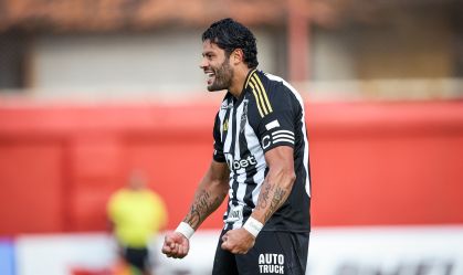Hulk comemora seu gol no duelo entre Villa Nova e Atlético-MG