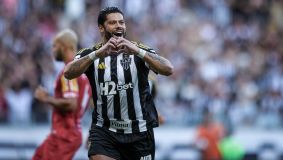 Hulk comemora gol pelo Atlético-MG