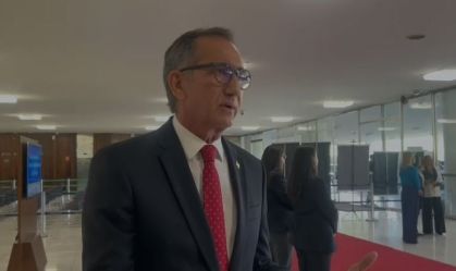 Waldez Góes vai ao Congresso acompanhar eleições e elogia Davi Alcolumbre