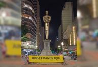 Carnaval em BH: bloco “Ainda Estamos Aqui” exibe Oscar ao vivo em cortejo