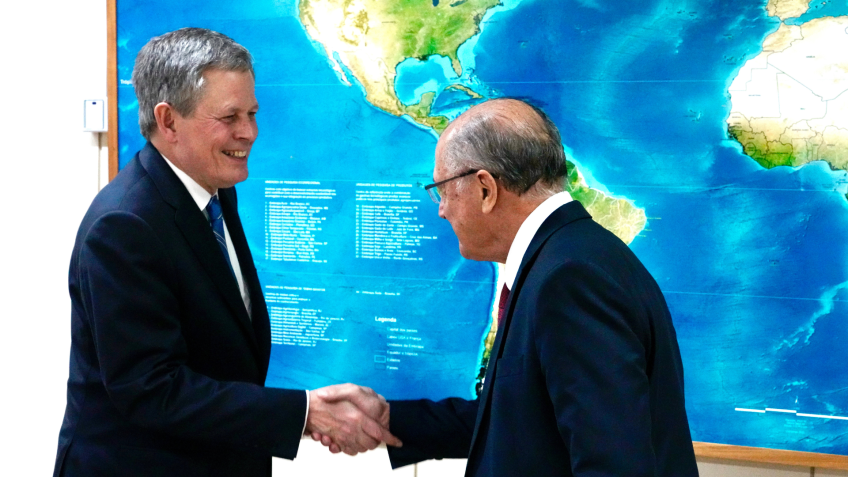 O vice-presidente Geraldo Alckmin (d) junto ao senador americano Steve Daines (e) • Cadu Gomes/VPR