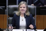 Gleisi promete diálogo e “construção conjunta” com Congresso
