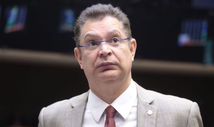 Líder do PL responde a Dino sobre emendas e alega imunidade parlamentar