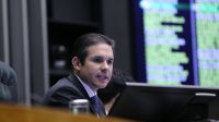 Câmara aprova regime de urgência para derrubar alta do IOF