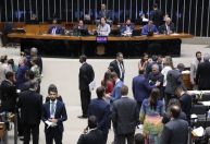 Câmara analisa projeto para pais tirarem férias no recesso escolar