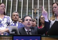 Hugo Motta cobra suspensão imediata do decreto do IOF sobre "risco sacado”