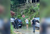 'Stalker': Jovem é presa por perseguir dentista e a namorada dele em SC