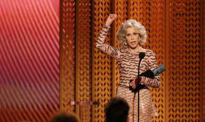 Jane Fonda faz discurso engajado no SAG Awards 2025: "Floresci tarde"