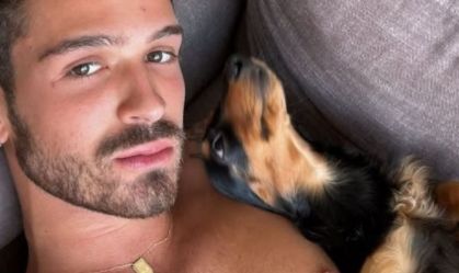 João Guilherme tatua cachorro adotado com Bruna Marquezine; veja