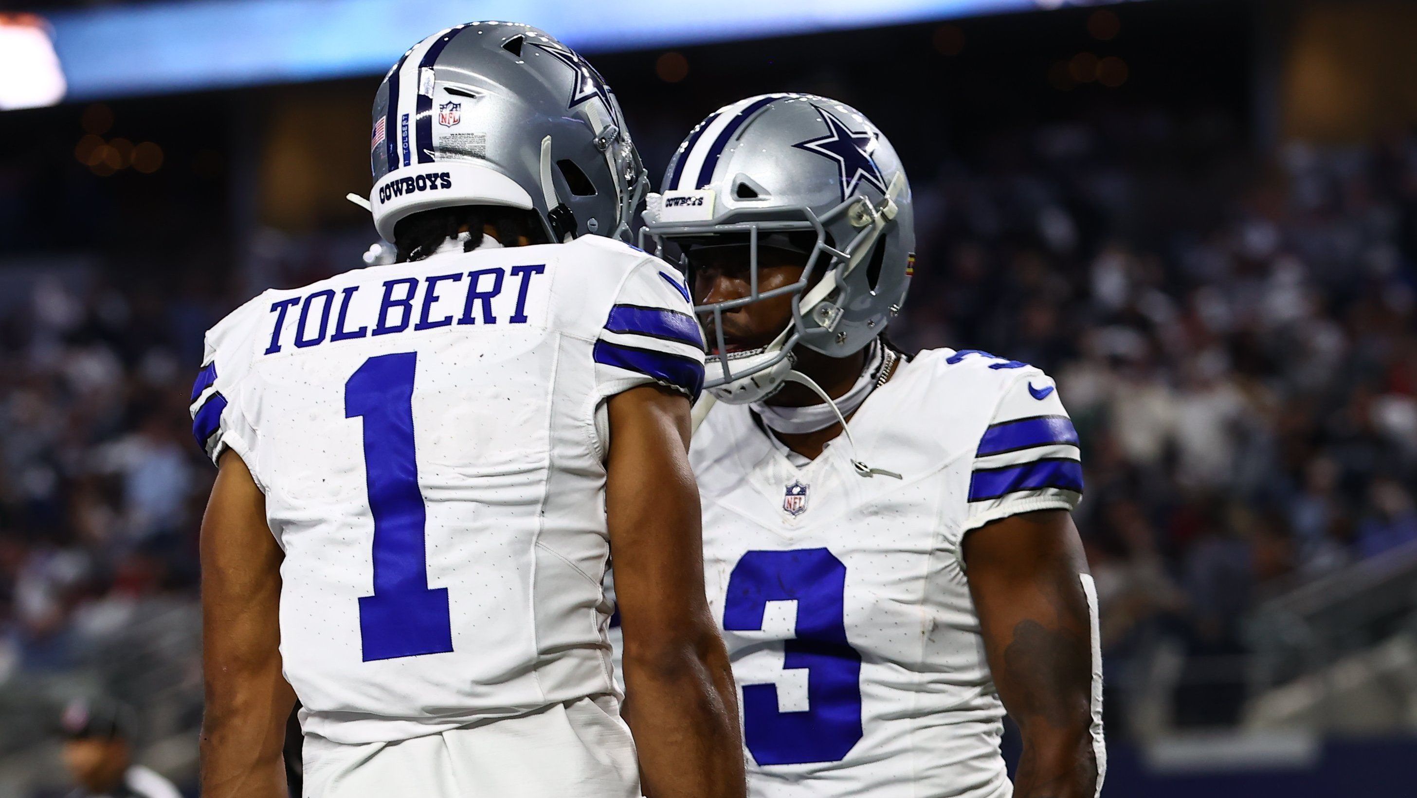 Jogadores do Dallas Cowboys em partida da NFL • Foto: Divulgação/ @dallascowboys
