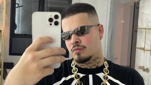 Jottapê ficou conhecido, além de sua carreira na música, pelo personagem que levou seu nome na série brasileira da Netflix “Sintonia”