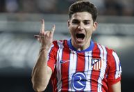 Atlético de Madrid vence o Valencia e pressiona Barcelona e Real em LaLiga