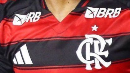 Juninho comemorando gol que abriu o placar no Parque do Sabiá