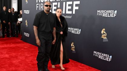 Kanye West e Bianca Censori no tapete vermelho do Grammy Awards 2025