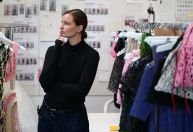 Conheça a estilista que está reinventando a renda com látex impresso em 3D