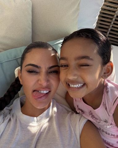 Kim Kardashian e a filha Chicago • Instagram/Kim Kardashian