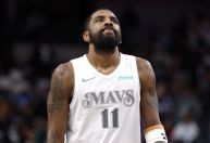 Kyrie Irving diz estar em "processo de luto" após ida de Doncic ao Lakers