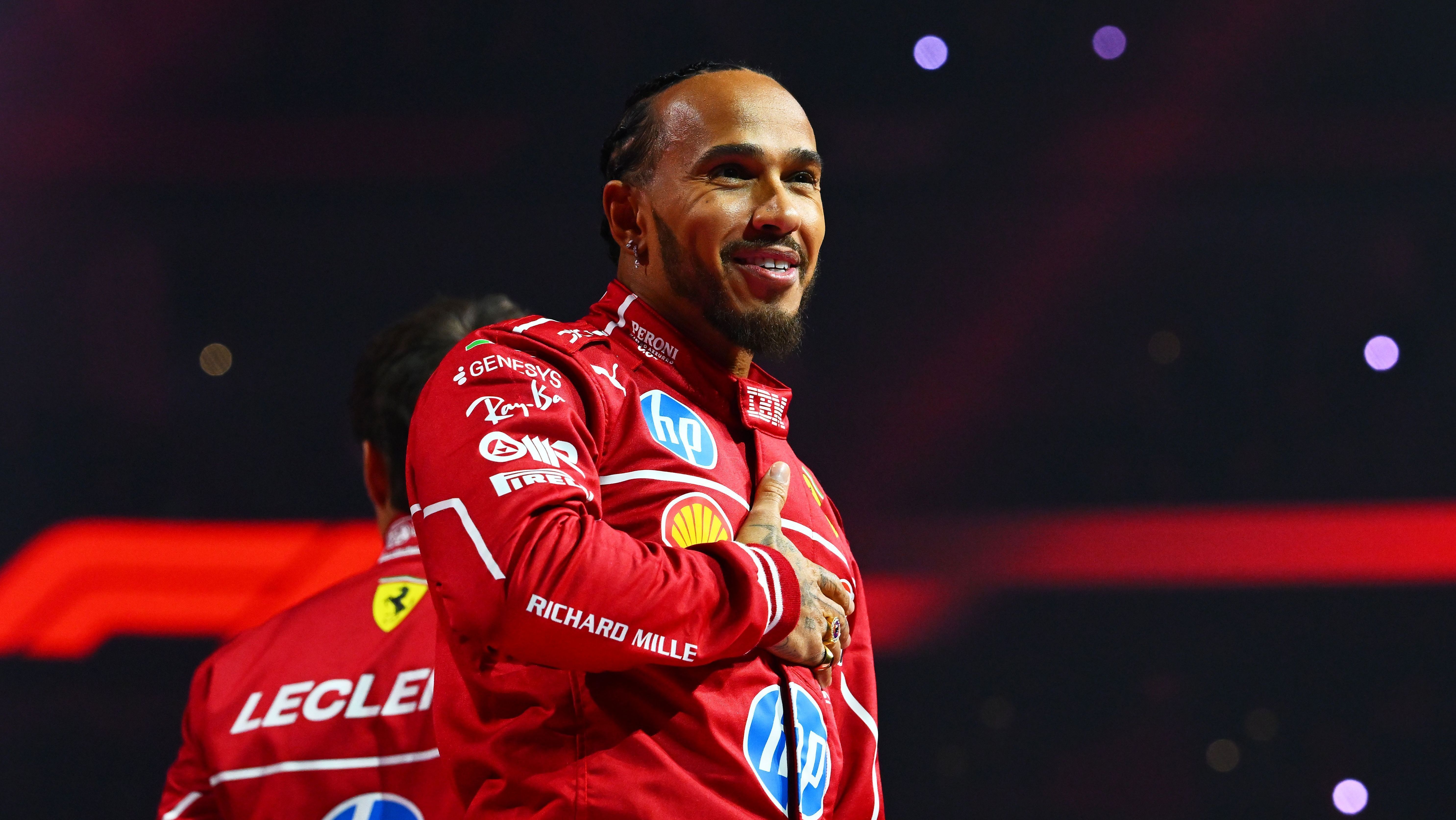 Lewis Hamilton durante evento de apresentação da Fórmula 1