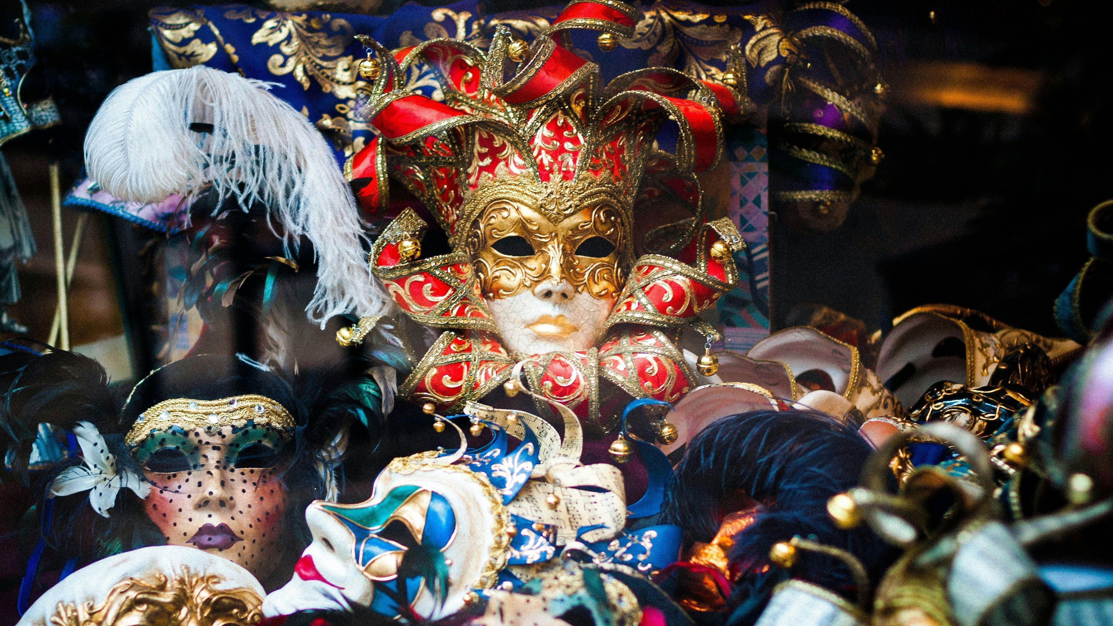 Máscaras fazem parte do Carnaval na Espanha