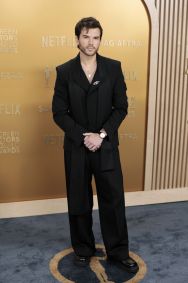Luke Newton no SAG Awards 2025