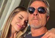 Marcello Novaes comemora Valentine's Day com namorada