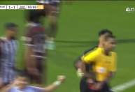 Ex-Flamengo agride árbitro após ser expulso na Arábia Saudita; veja