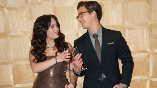 Atores Mary Mouser e Tanner Buchanan