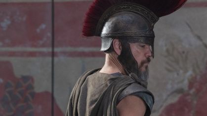 Matt Damon aparece caracterizado como o personagem Ulisses, protagonista da épico de ação mitológica que remete ao clássico literário do poeta grego Homero
