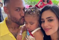 Grávida, Bruna Biancardi mostra momento fofo com Neymar e Mavie: "Nós 4"