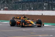McLaren lidera treino marcado por forte acidente no GP do Japão