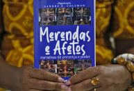 Livro "Merendas e Afetos" reúne histórias de funcionários de escolas