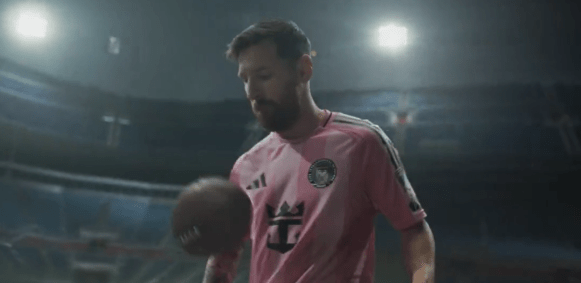 Messi em comercial da Apple TV que promove início da temporada 2025 da MLS
