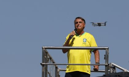 Em semana decisiva, Bolsonaro é aconselhado a fazer agenda de viagens