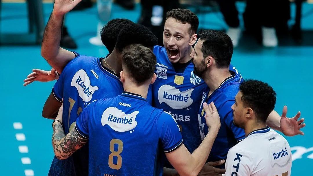 Equipe do Minas durante partida pela Copa do Brasil de vôlei