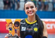 Após caso de traição, Natinha é eleita melhor do jogo e se emociona