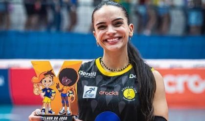 Após caso de traição, Natinha é eleita melhor do jogo e se emociona
