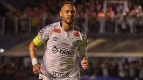 Neymar em jogo do Santos na Vila Belmiro