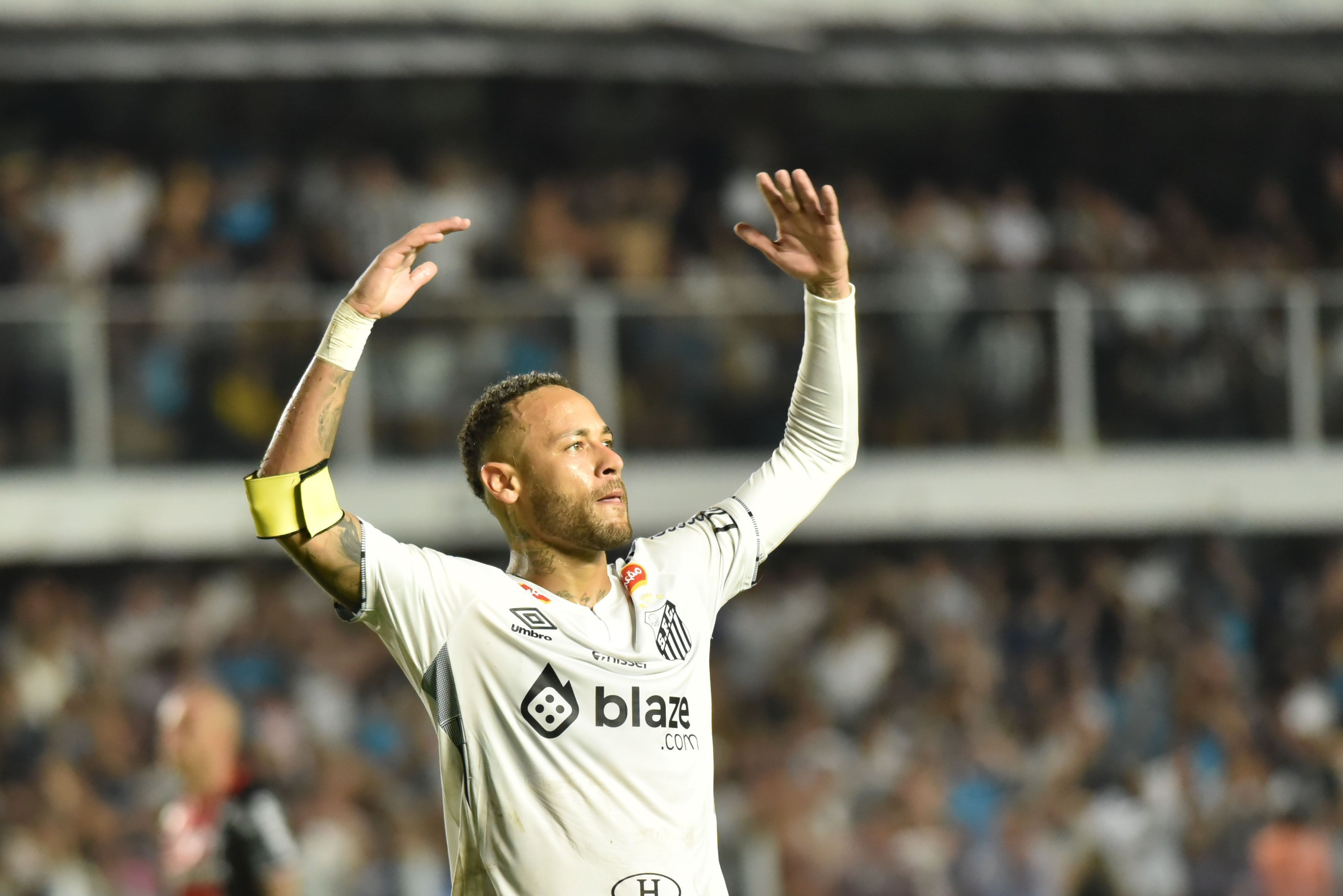 O JOGADOR NEYMAR, DO SANTOS, DURANTE PARTIDA ENTRE SANTOS X BOTAFOGO SP, VÁLIDA PELA 7ª RODADA DO CAMPEONATO PAULISTA, REALIZADA NA VILA BELMIRO, EM SANTOS, NA NOITE DESTA QUARTA-FEIRA (05).
