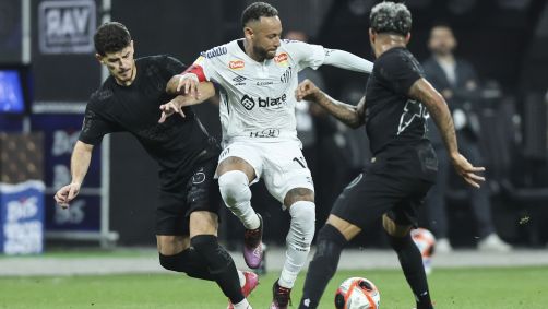 Neymar tenta drible em Corinthians 2 x 1 Santos